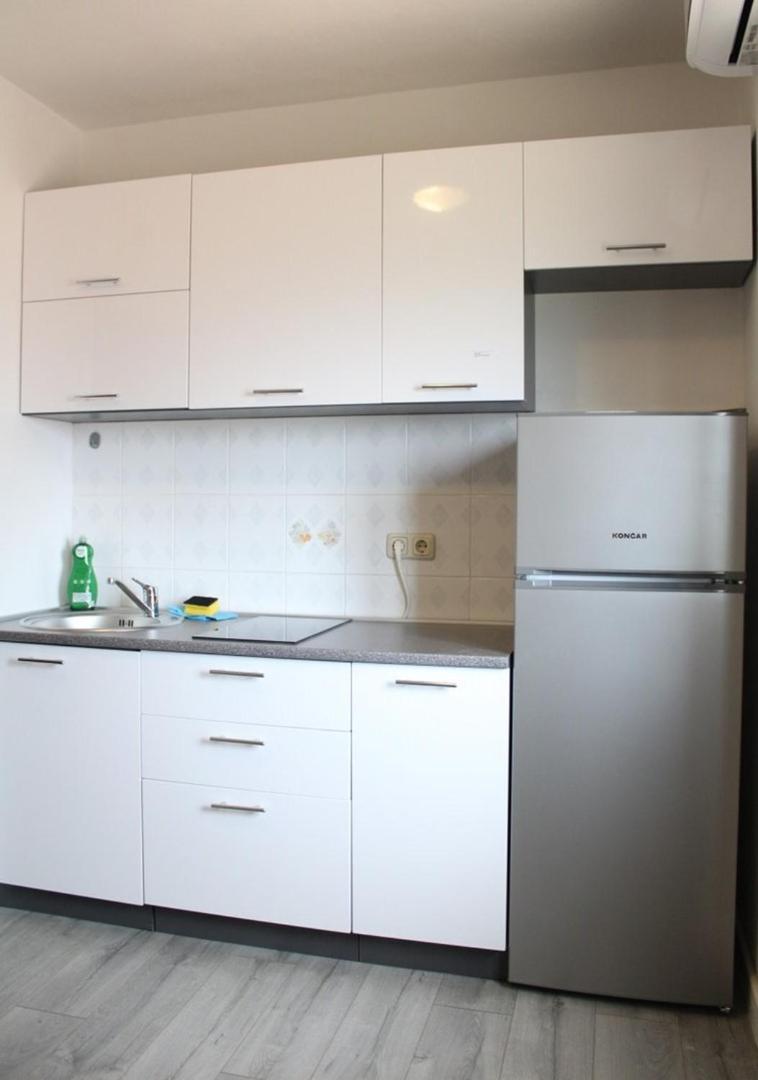 Apartment Bajuti Примоштен Екстер'єр фото